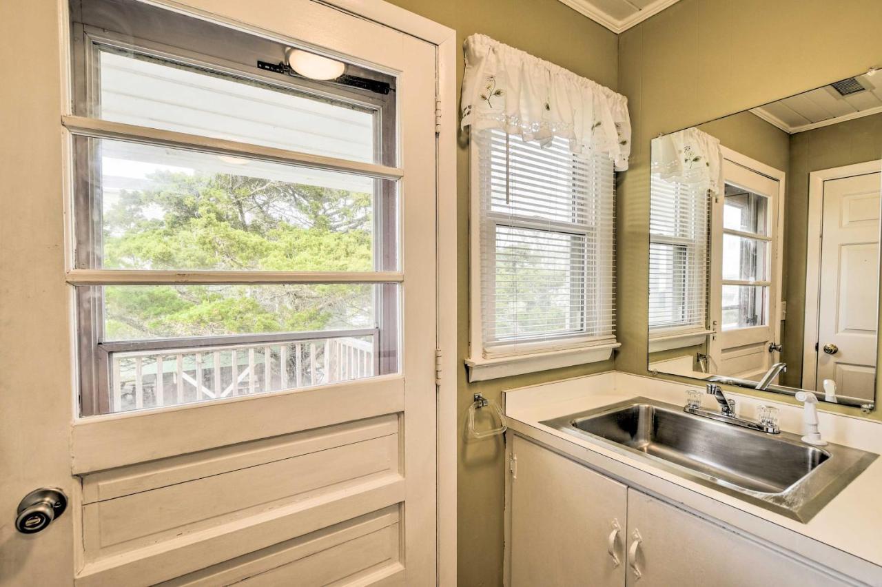 2nd-Row Holden Beach Abode - Steps to Ocean! Exterior foto